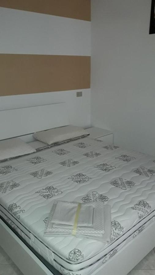 Ferienwohnung Marilyn House Desenzano del Garda Exterior foto